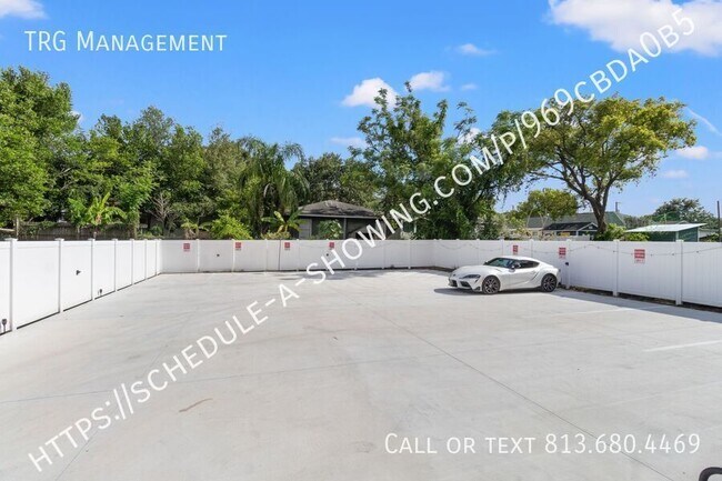 Building Photo - 911 E 23rd Ave