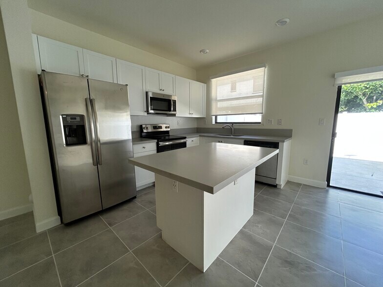 Building Photo - 10622 W 33rd Way