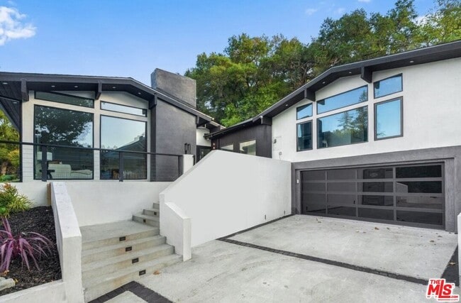 Building Photo - 3873 Royal Woods Dr