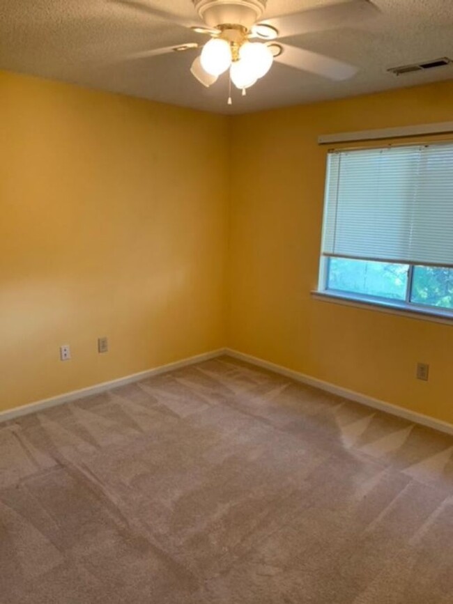 Building Photo - 1 Bedroom/1 Bath condo on 3rd Floor in Myr...