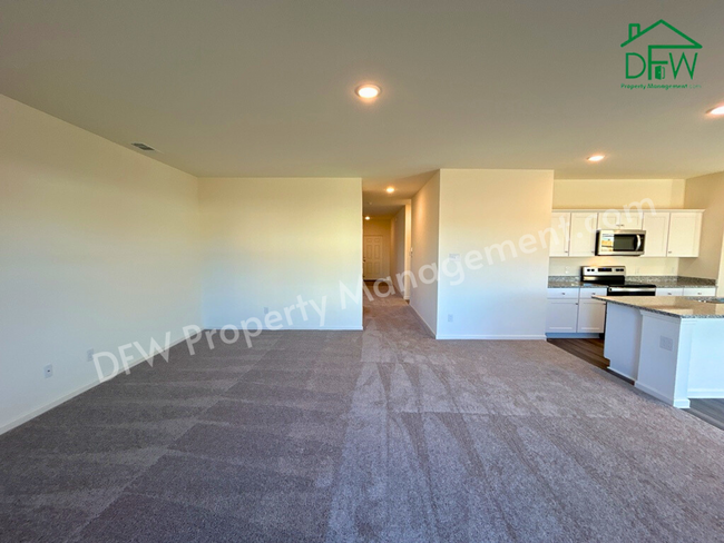 Building Photo - Spacious 5-Bedroom Home with Modern Upgrad...