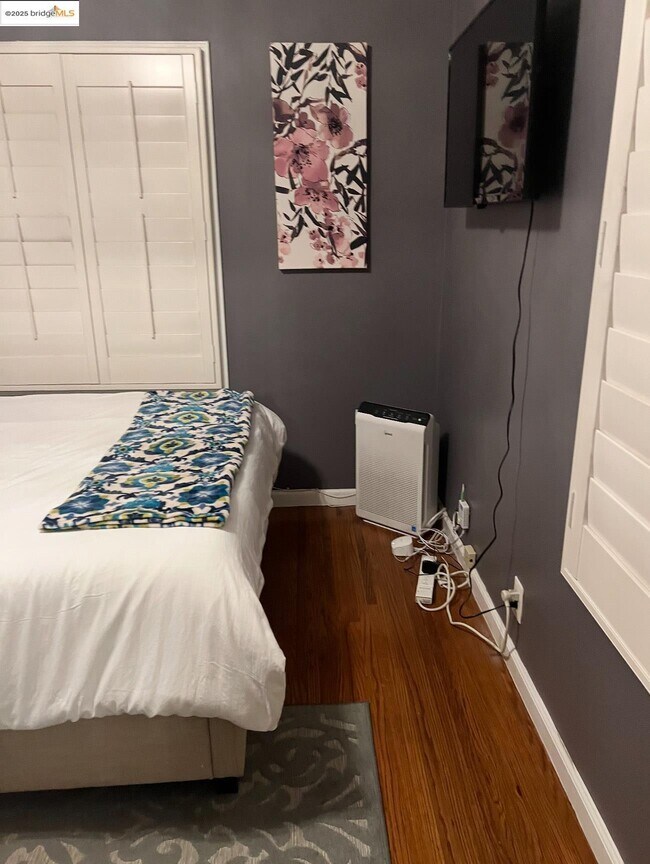 Building Photo - 640 Myrtle Ave