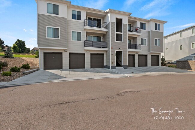 Building Photo - MODERN LUXURY 2BD/2BA/2CAR CONDO in Briargate