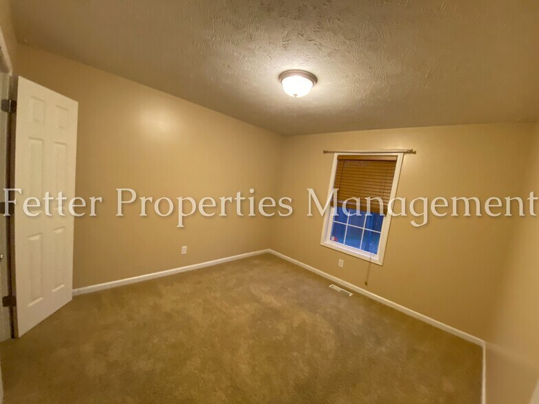 Building Photo - 10571 Tecumseh Dr