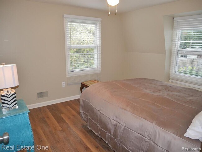 Building Photo - 2298 Browning St