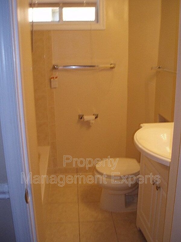 Building Photo - 1559 19th St N