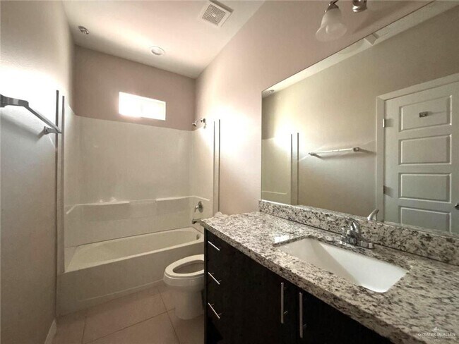 Building Photo - 1405 Alta Vista Dr
