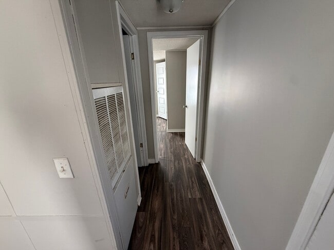 Building Photo - 80 Redwood Ln