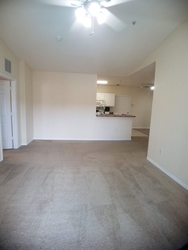 Building Photo - Beautiful 3/2 Pool View Condo  x Rent @ Th...