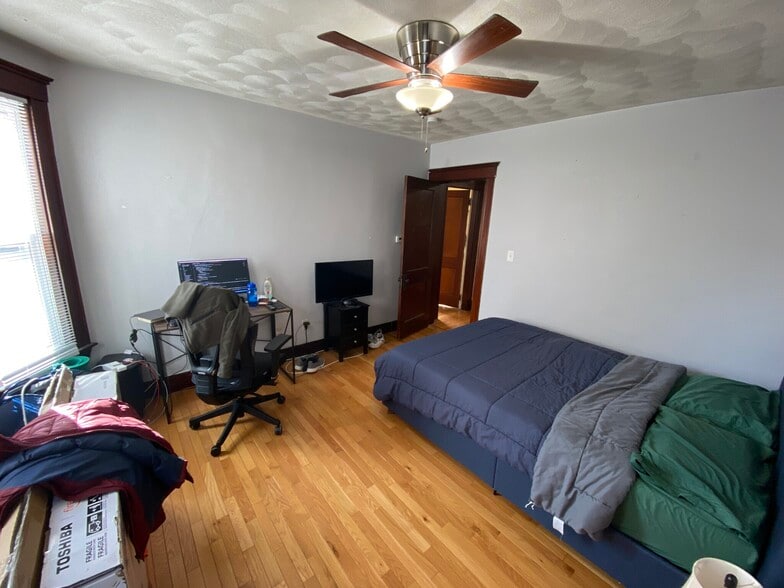 Building Photo - 221 Holland St