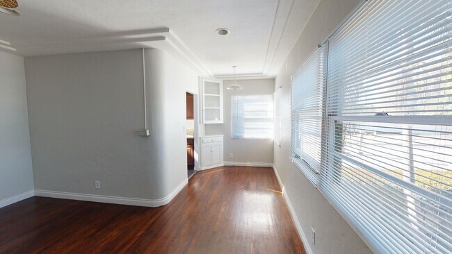 Building Photo - Charming One Bedroom Apartment in Tropican...