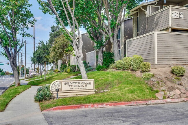 Building Photo - 2 bed 2 bath condo
