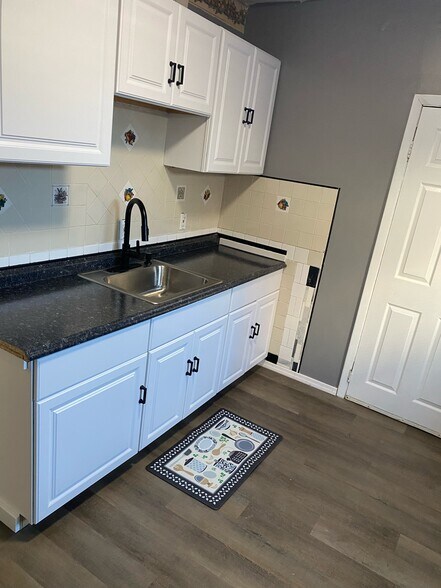 Building Photo - 421 Halsted St