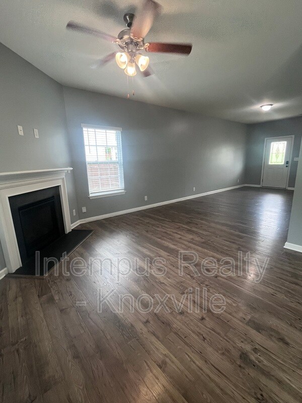 Building Photo - 5469 Calvert Ln