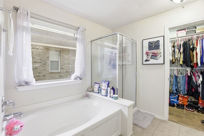 Building Photo - 11402 Overland Trail Dr