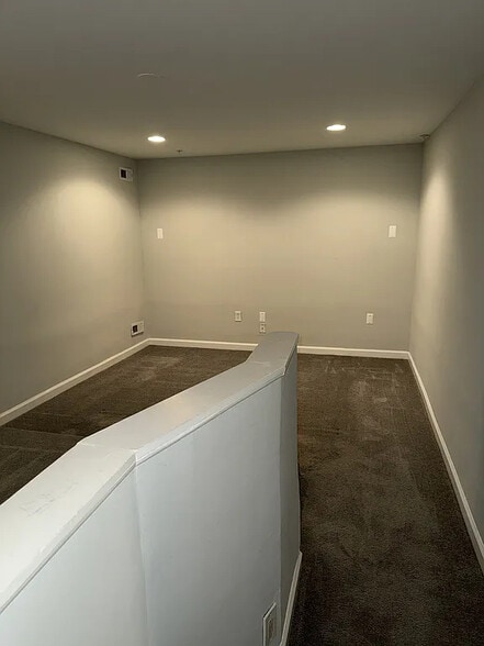 Building Photo - 1611 Albert Dr