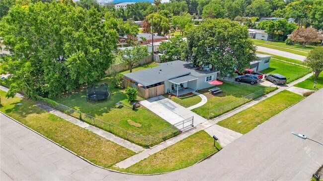 Building Photo - 1301 Lawne Blvd