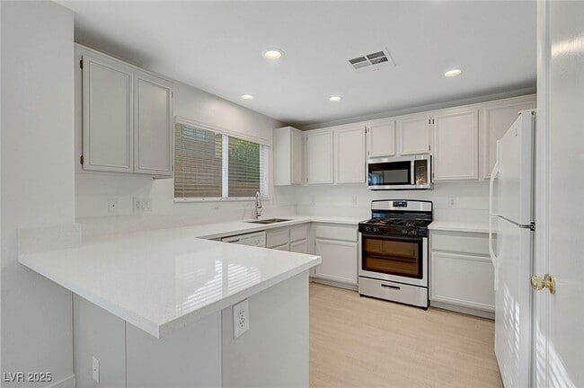 Building Photo - 2431 Lilac Cove St