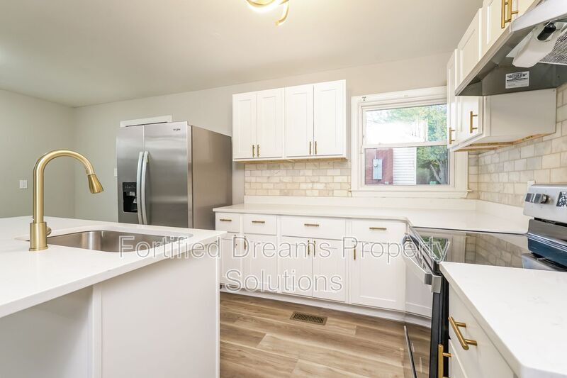 Building Photo - 1615 Eastwood Ave