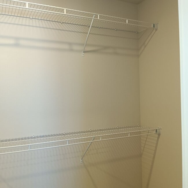 Building Photo - Beautiful Modern Home in Woodburn is Ready For You!!