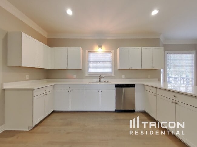 Building Photo - 880 Freemanwood Ln