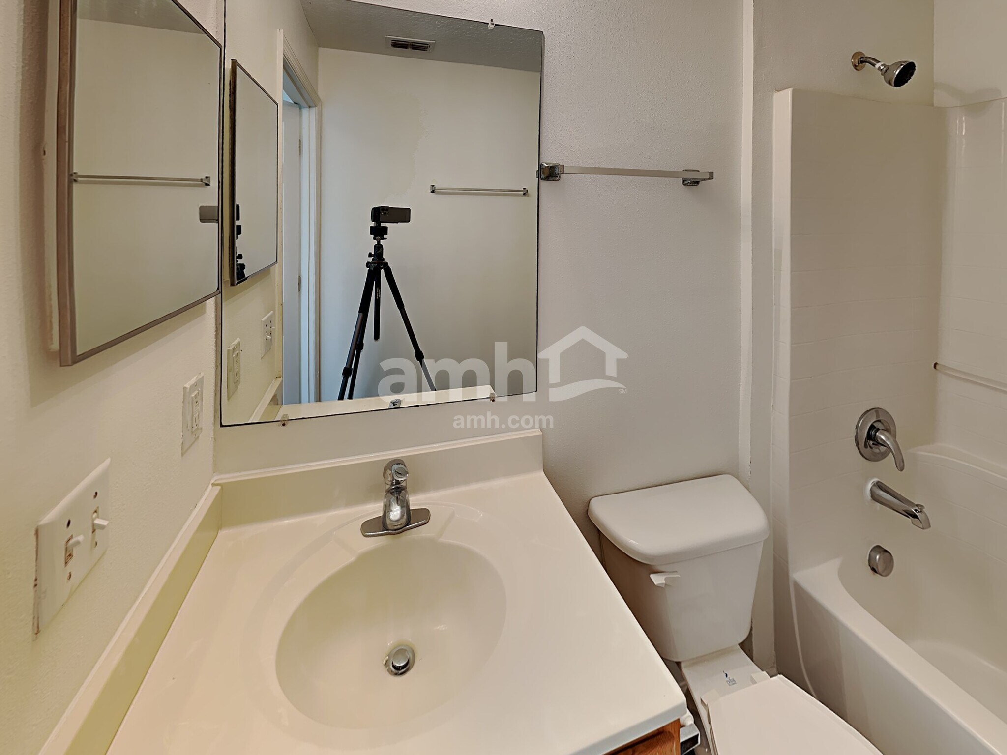 Building Photo - 5549 Shady Pine St S