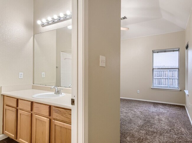 Building Photo - 2858 Southampton Way
