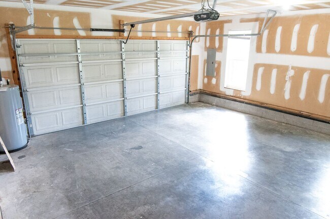 Building Photo - Main level living in Murfreesboro!