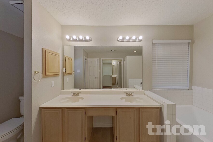 Building Photo - 2320 Shinnery Oak Dr