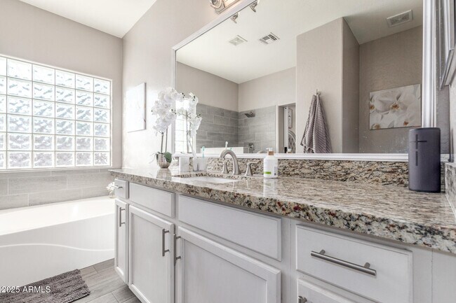 Building Photo - 12910 W Glenrosa Dr