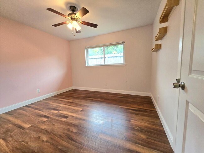 Building Photo - 10907 Overlea Dr