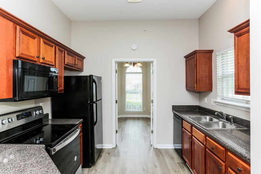 Building Photo - 1142 Red Fern Cir W