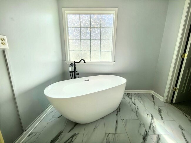 Building Photo - 2815 Priestcliff Dr SE