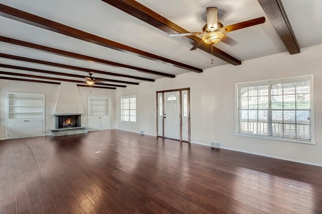 Building Photo - 1741 N Walnut Ave