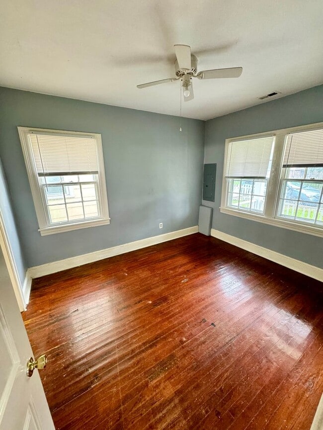 Building Photo - 2 bed house Rva North Side! PET FRIENDLY, ...
