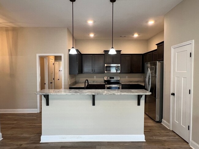 Building Photo - Beautiful Home that looks Brand New / First Full Month's Rent FREE with a 13 Month Lease!!