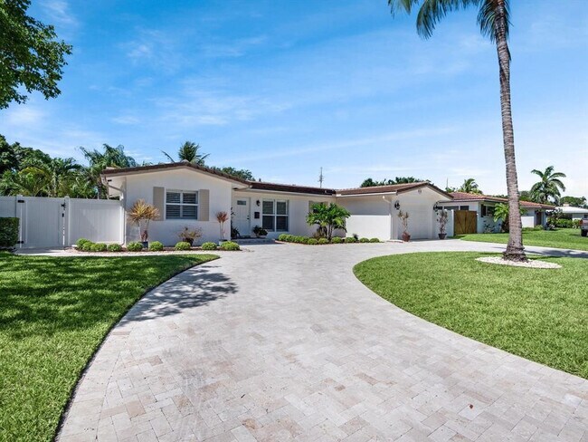 Building Photo - 2250 NE 35th St