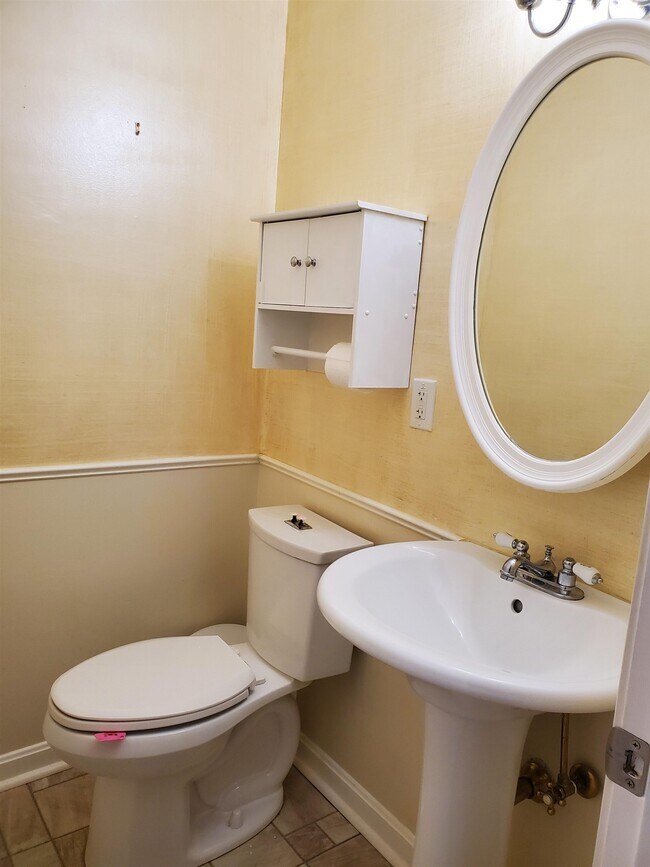 Building Photo - 220 Mascoma St