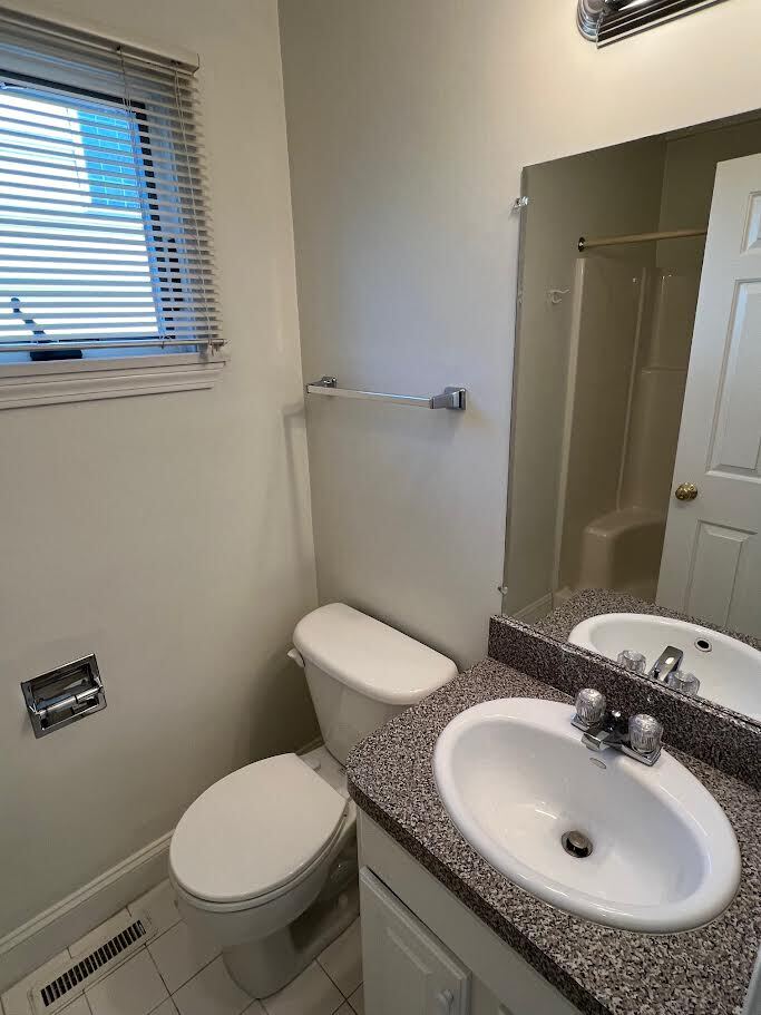 Building Photo - 86 Chapel St