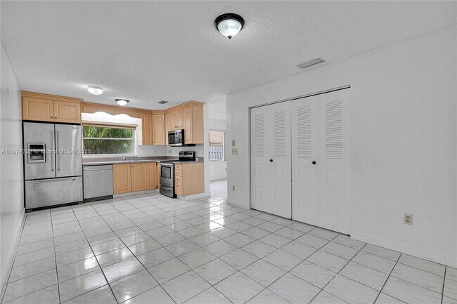 Building Photo - 815 NW 98th Ave