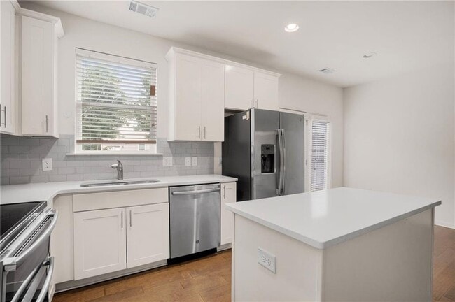 Building Photo - 4915 Longview Walk