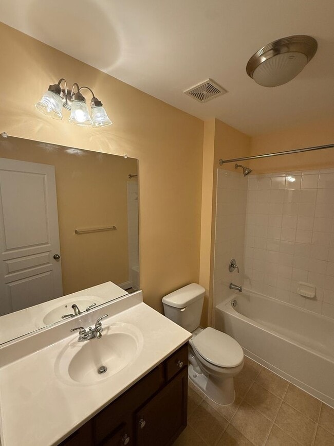 Building Photo - ACT FAST! 4 Bedroom Townhome in Desirable Gateway Overlook Community!