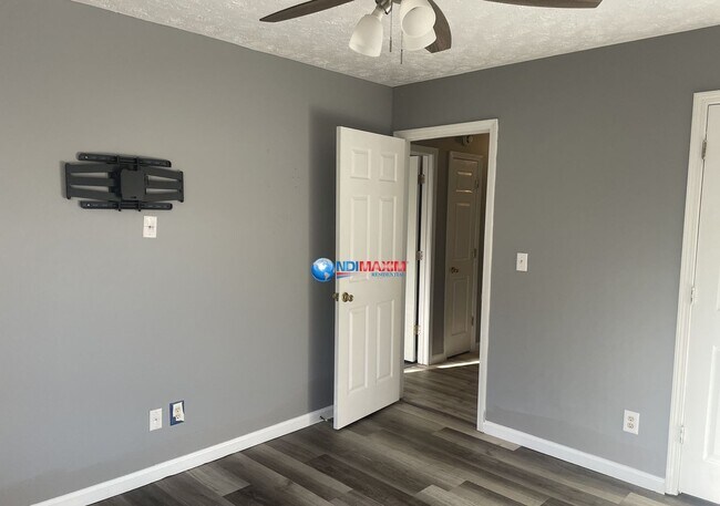 Building Photo - Spacious 4 bedrooms split-level house in Lithonia