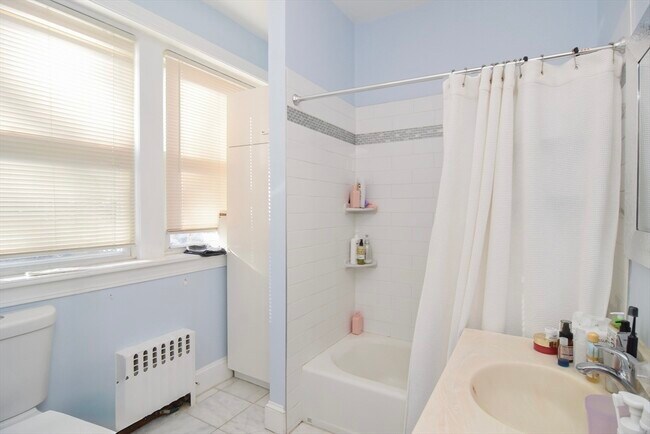 Building Photo - 96 St Paul St