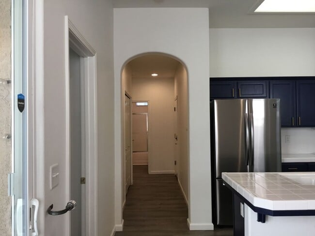 Building Photo - 637 W Fontaine Ln