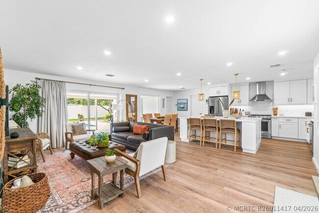 Building Photo - 4586 Ellwood Dr