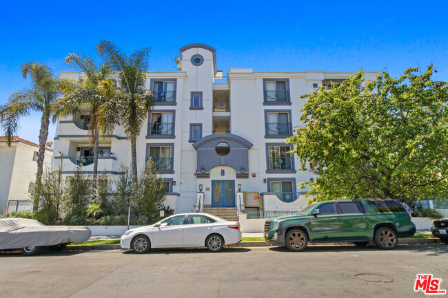 Building Photo - 1621 Barry Ave