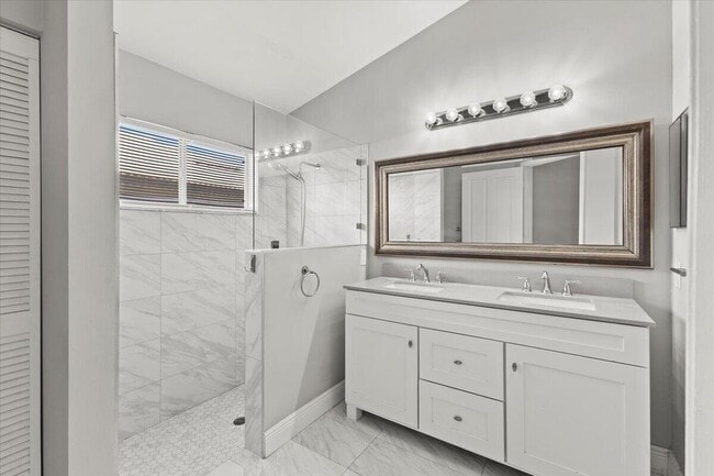 Building Photo - 4546 NW 7th Pl