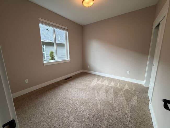 Building Photo - 3 Bedroom 2 Bath Single Family House