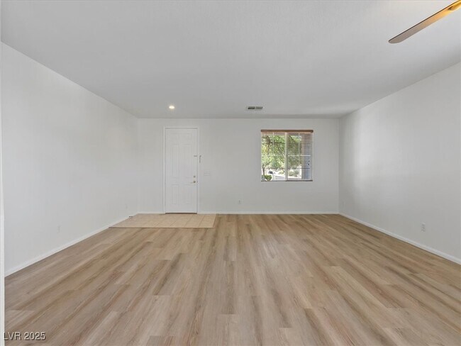 Building Photo - 4905 Apache Valley Ave